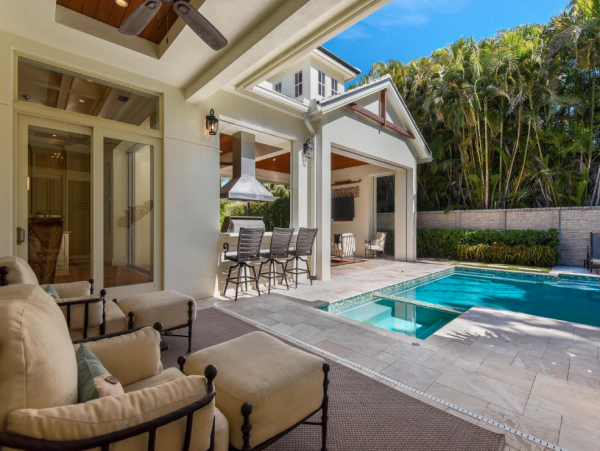 Luxury Coastal Retreat in Naples - Perfect For Your Next Vacation